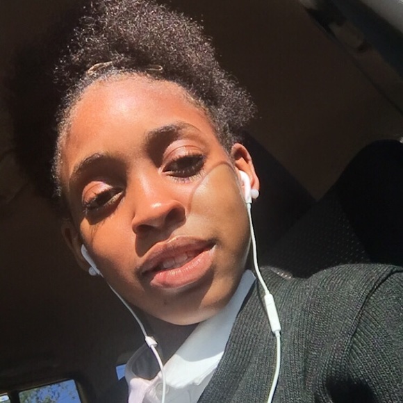 Profile Picture of Erikaa Rayford (@pgeerikaa) on Poshmark