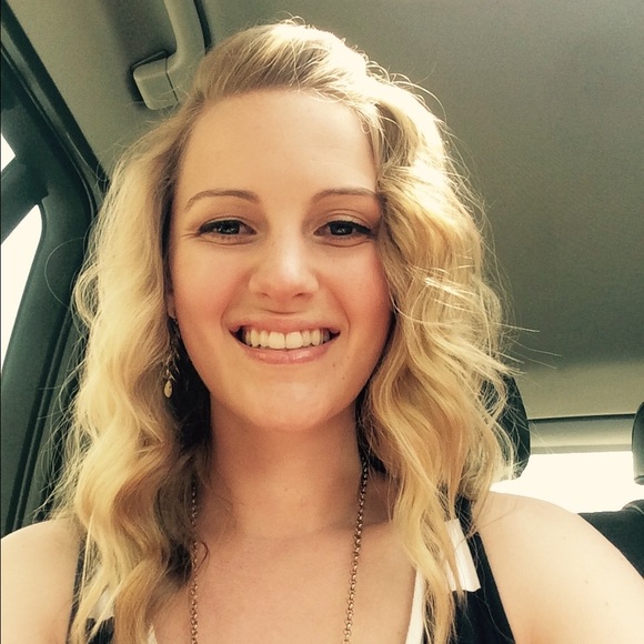 Profile Picture of Helen Pennypacker (@hpennypacker22) on Poshmark