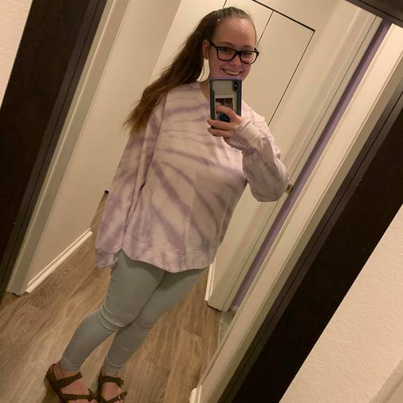 Profile Picture of Lillian Belle (@liddy_belles) on Poshmark