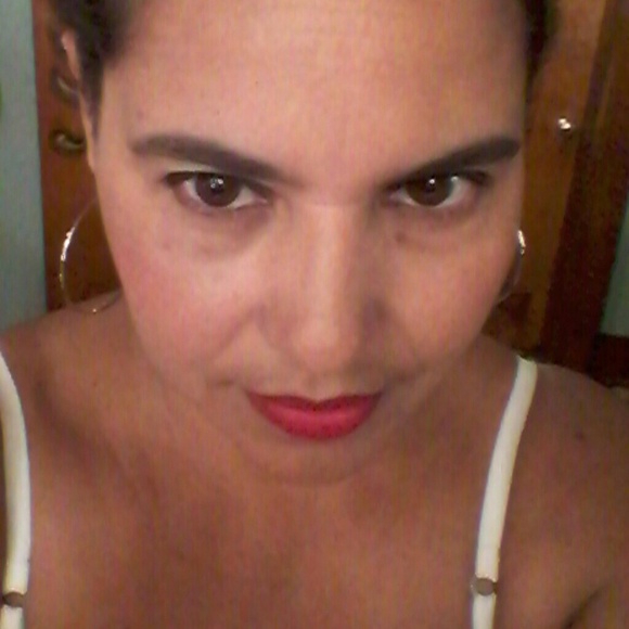 Profile Picture of Kenia Rojas (@keniakro) on Poshmark