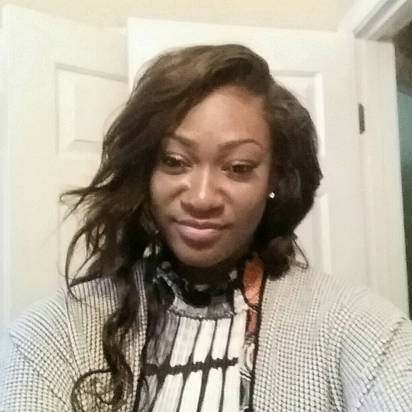 Profile Picture of Simone Henry (@schenry1329) on Poshmark