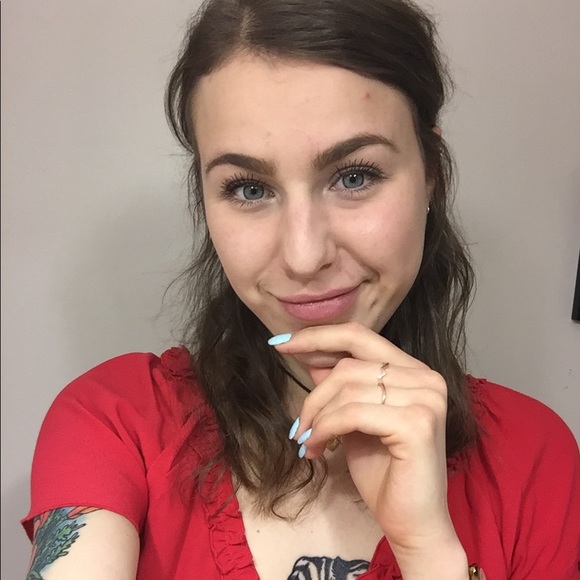 Profile Picture of Sarah Vanwyk (@sarahvanwyk) on Poshmark