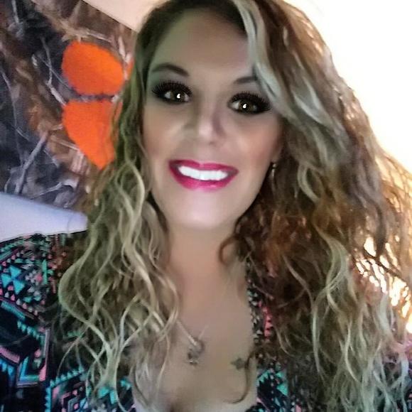 Profile Picture of Shana Leday (@shanaml1992) on Poshmark