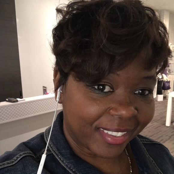 Profile Picture of Kimberly Bates (@mzkimjb) on Poshmark