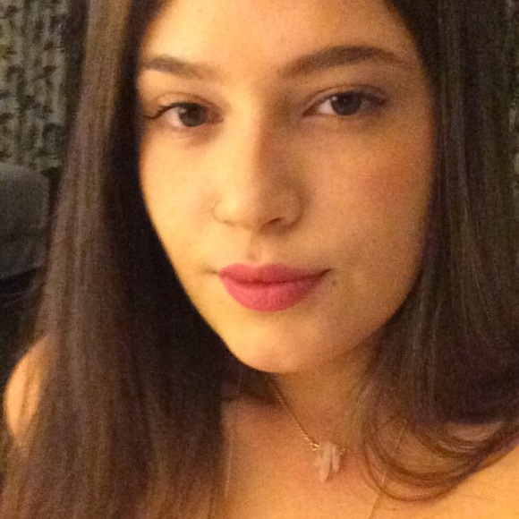 Profile Picture of Daniela Tolmos (@daniftc) on Poshmark