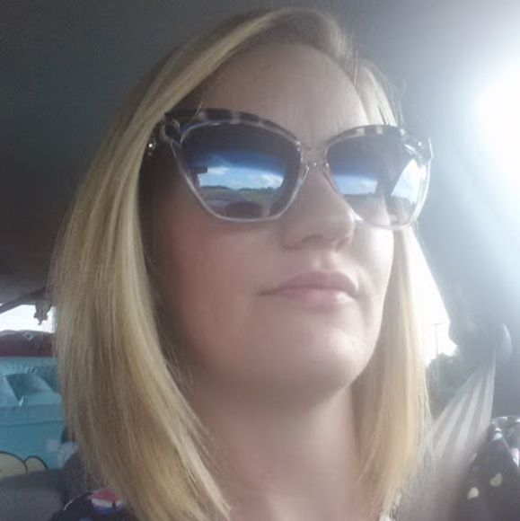 Profile Picture of Amanda Talmadge (@amanda_talmadge) on Poshmark