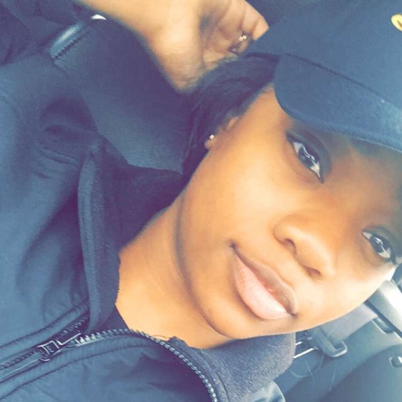 Profile Picture of Kenya Reid (@kenyabr) on Poshmark