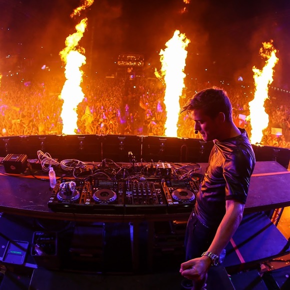 Profile Picture of Victor Li (@ayeyovic510) on Poshmark