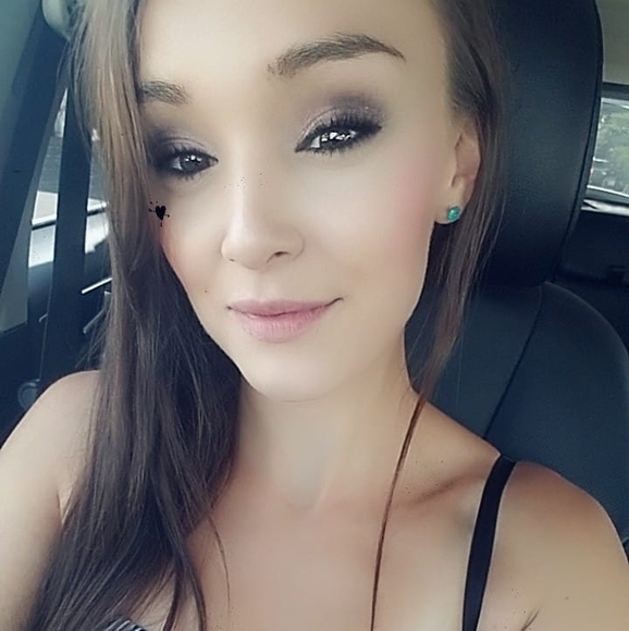 Profile Picture of Sarii Lemay (@sarilemay) on Poshmark