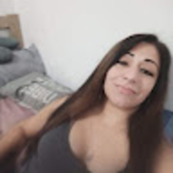 Profile Picture of Danielle Lionetti (@daniellelionett) on Poshmark