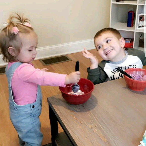 Profile Picture of Ashlee Perrotta (@xo_ashpoo) on Poshmark