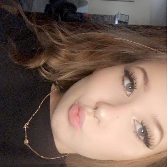 Profile Picture of Madison Poulson (@madisonpoulson) on Poshmark