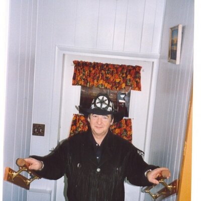 Profile Picture of Andre Laliberte (@devilcowboy) on Twitter