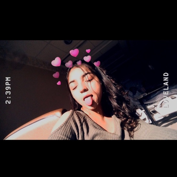 Profile Picture of Amiah Fernandez (@amiah_baby) on Poshmark