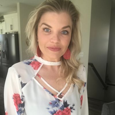Profile Picture of Hillary Scott (@hlt217) on Twitter