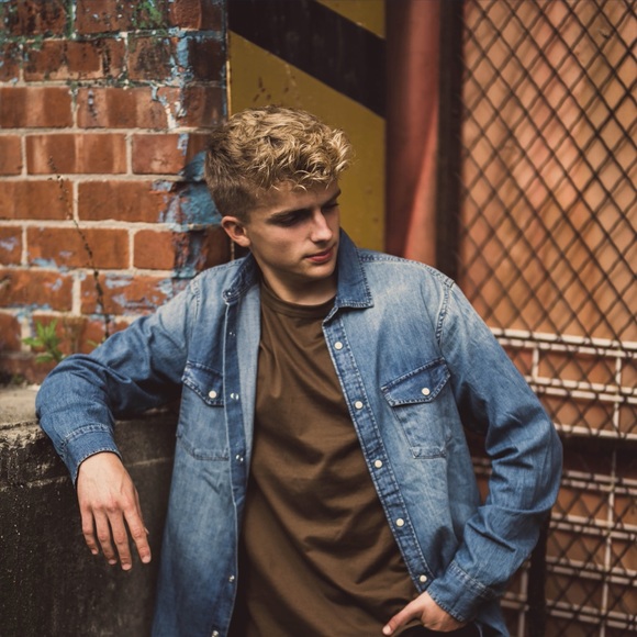 Profile Picture of Dylan Henning (@dylan_henning) on Poshmark