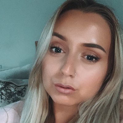Profile Picture of Holly Griffiths (@hollygriffith) on Twitter