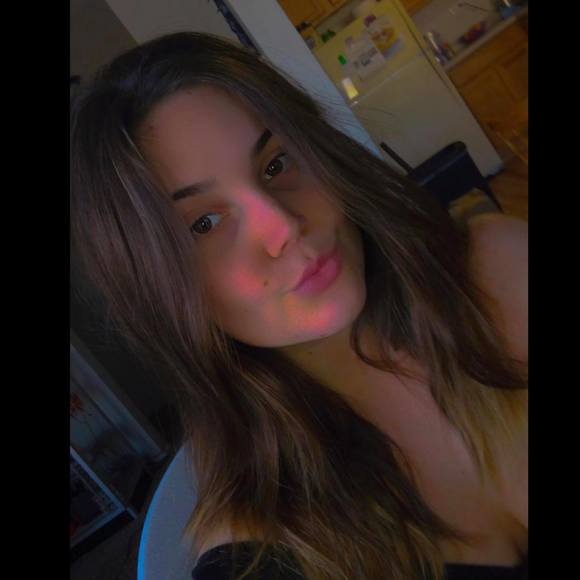 Profile Picture of Sara Shenkel (@ssrockz23) on Poshmark