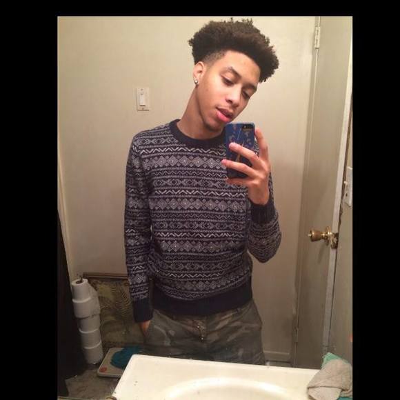 Profile Picture of Daniel Deveaux (@dffdhdf) on Poshmark