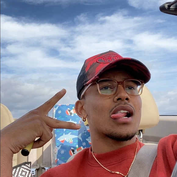 Profile Picture of Sean Matt (@seanmatt563) on Poshmark