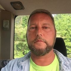 Profile Picture of rb (@ralphbusbin) on Tiktok