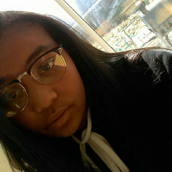 Profile Picture of Deborah Addison (@potato_tuck) on Poshmark