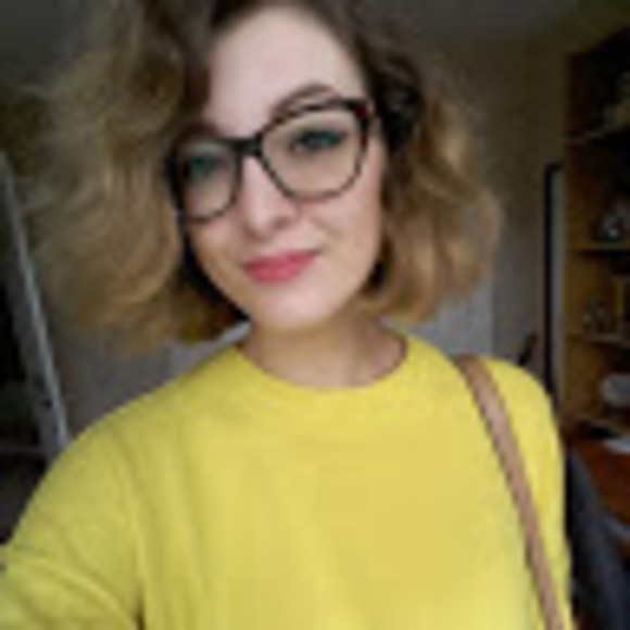 Profile Picture of Daniella Roehling (@winniebambi) on Poshmark