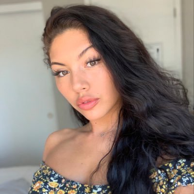 Profile Picture of Amandahooser (@amandahooser) on Twitter