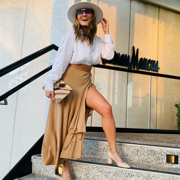 Profile Picture of Bianca Curtis (@bibiruxi) on Poshmark