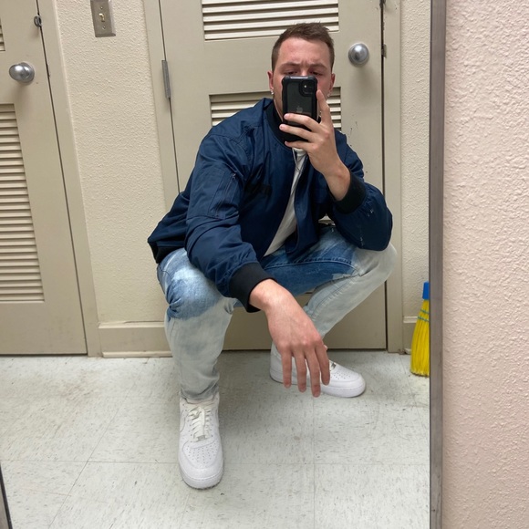 Profile Picture of Jonathan Machold (@jonathanmachold) on Poshmark