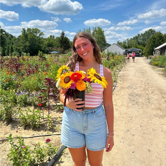 Profile Picture of Raegan Filipowicz (@rfilipo) on Poshmark
