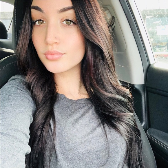 Profile Picture of Lianna Tkacs (@lilygigi97) on Poshmark