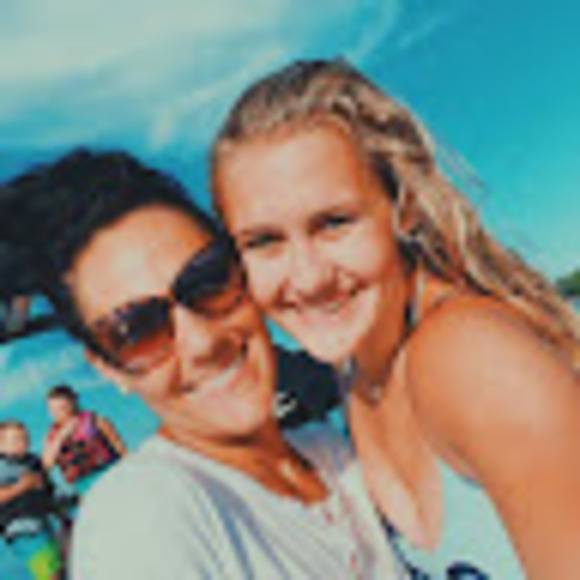 Profile Picture of Emma Strohm (@emma_strohm) on Poshmark