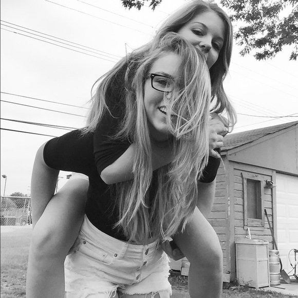 Profile Picture of Meranda Hosinski (@meranda620) on Poshmark