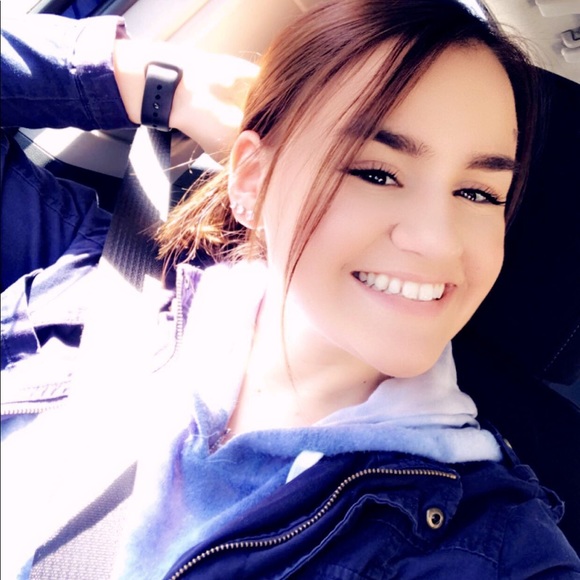 Profile Picture of Julia Pugliese (@juliapugliese21) on Poshmark