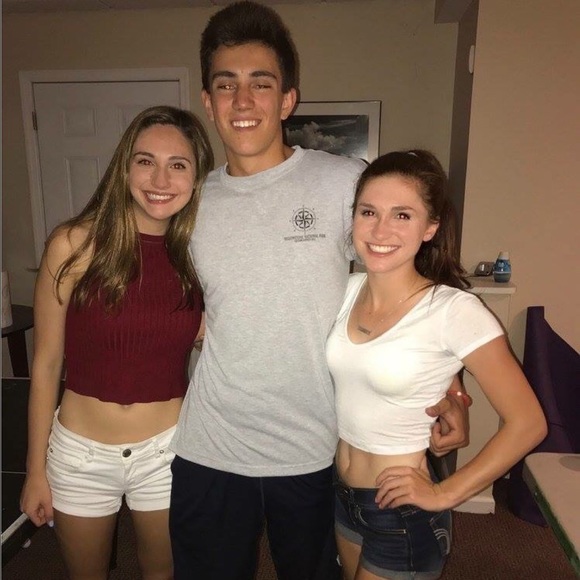 Profile Picture of Julia Dirubbo (@juliadirubbo) on Poshmark