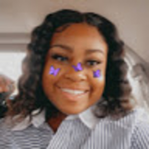 Profile Picture of Junie Mertus (@juniemertus) on Poshmark