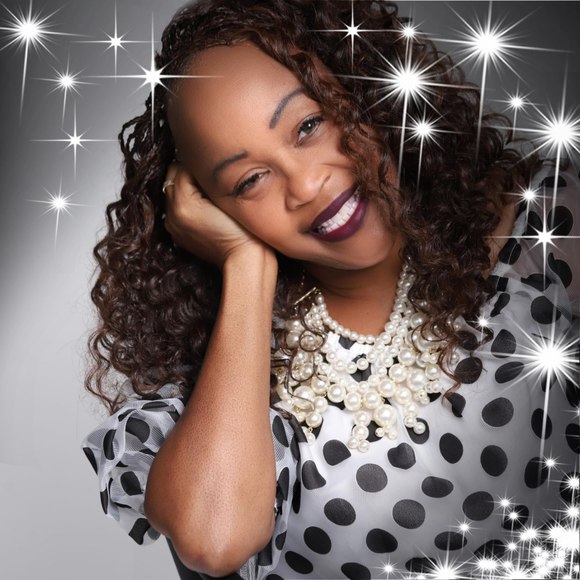 Profile Picture of Cassandra Hollins (@cjhollins1968) on Poshmark