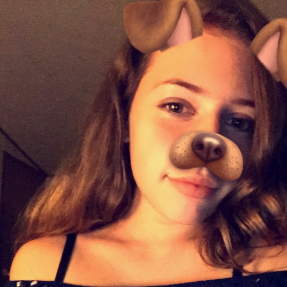 Profile Picture of Alyse Robertson (@alyse1423) on Poshmark