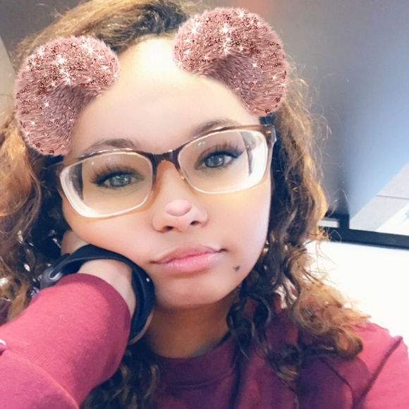 Profile Picture of Minely Adames (@minelyadames) on Poshmark