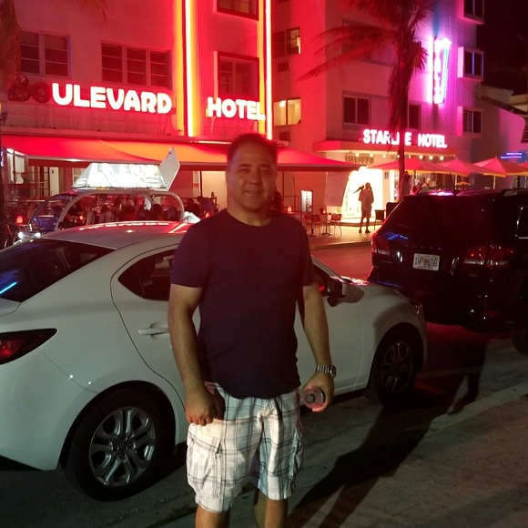 Profile Picture of Khalid Shah (@kshah623) on Poshmark
