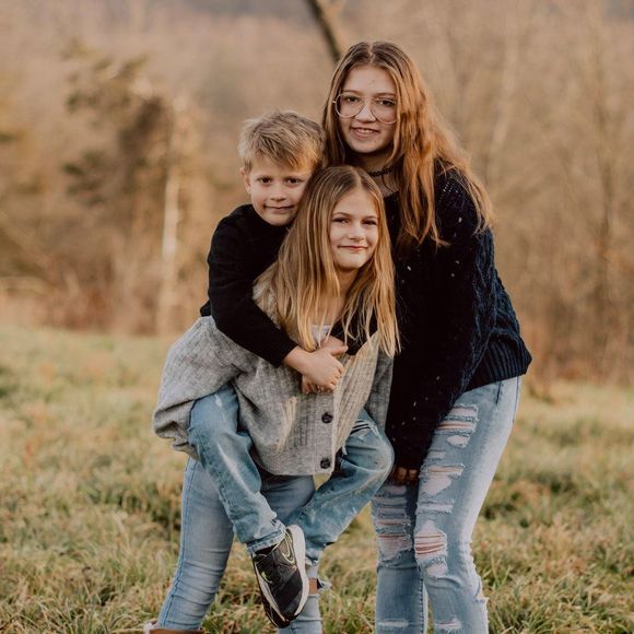 Profile Picture of Andrea Genovese (@agenovese24) on Poshmark