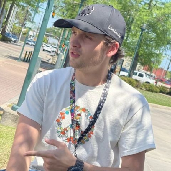 Profile Picture of Gavin Tribe (@mooniemcfly) on Poshmark