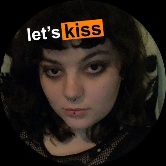 Profile Picture of Alex Evers (@bunzii) on Poshmark