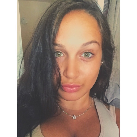 Profile Picture of Alexis Piscitelli (@alexis340) on Poshmark