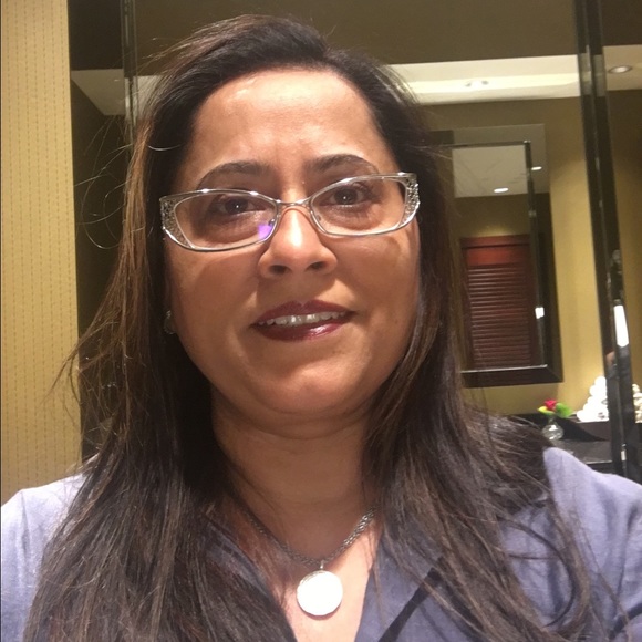 Profile Picture of Ometta Oberoi (@oobe) on Poshmark