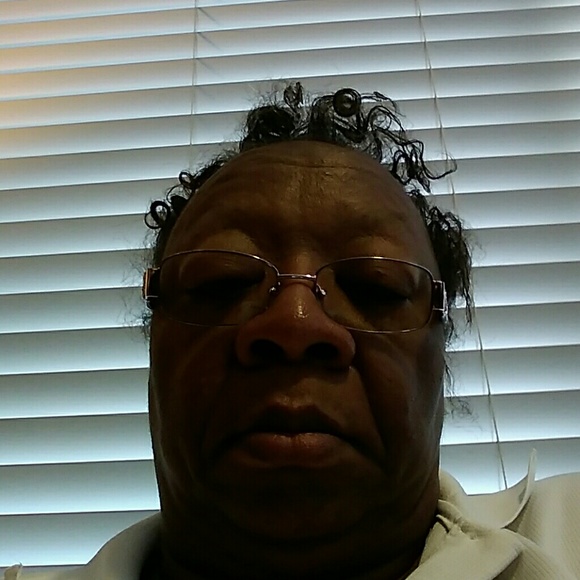 Profile Picture of Debbie Hudson (@debbiesuehudson) on Poshmark