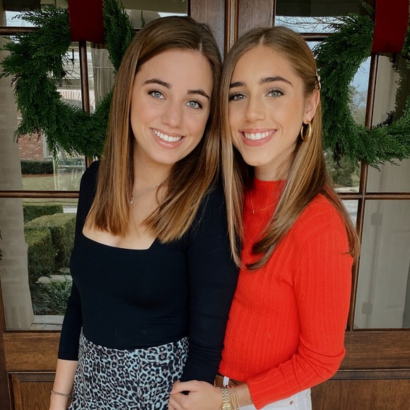 Profile Picture of Adele Poche (@adelepoche) on Poshmark