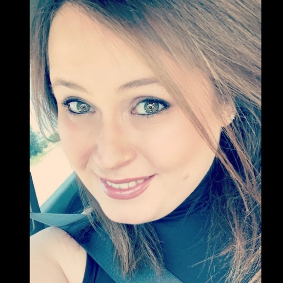 Profile Picture of Dana Sherrer (@danamsherrer84) on Poshmark