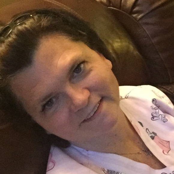 Profile Picture of Kelly Eydgahi (@keydgahi) on Poshmark